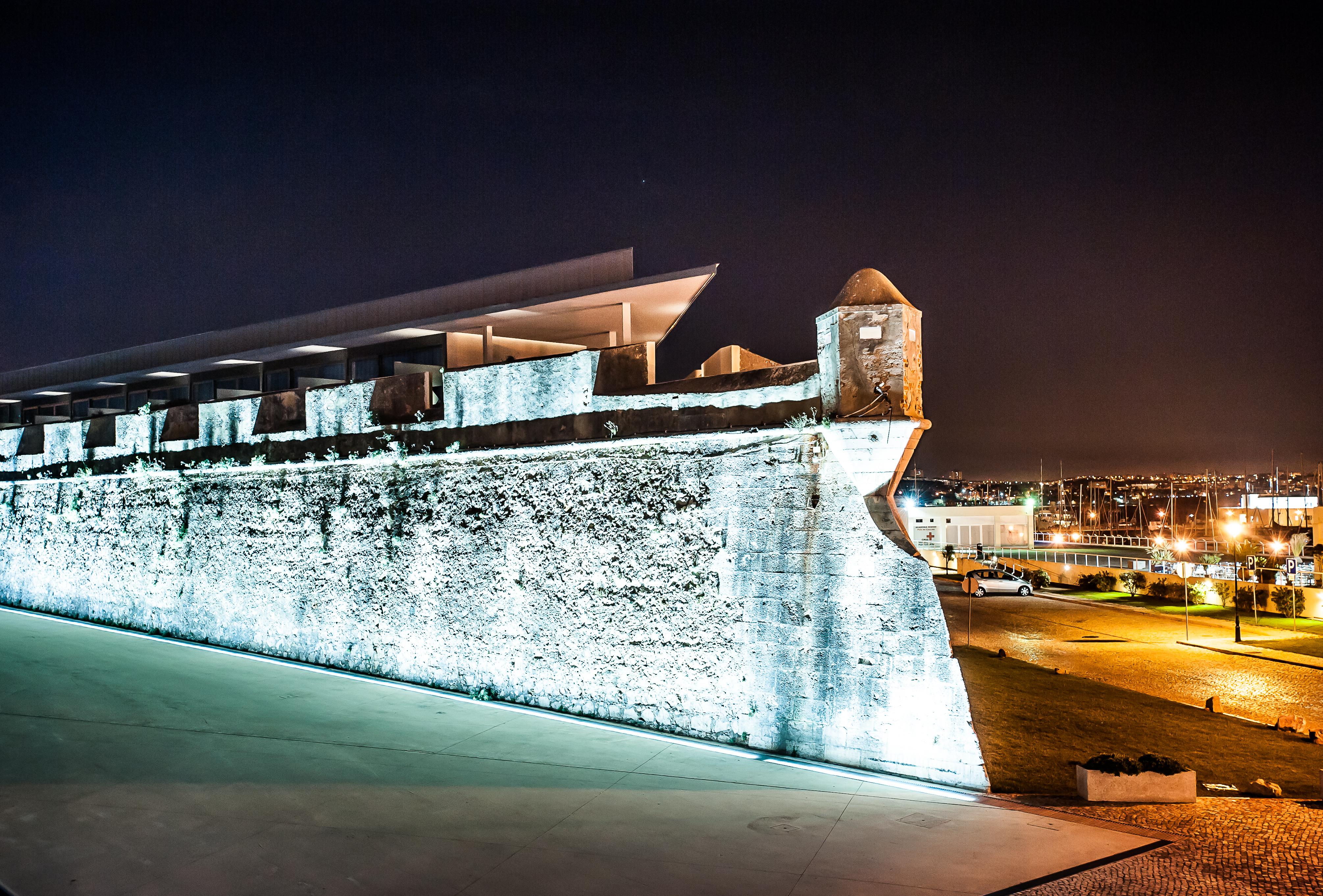 Pestana Cidadela Cascais - Pousada & Art District Ngoại thất bức ảnh The fort at night