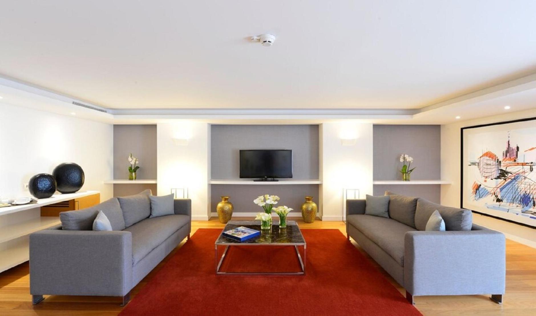 Pestana Cidadela Cascais - Pousada & Art District Ngoại thất bức ảnh A living room in a suite at the Mandarin Oriental, Munich